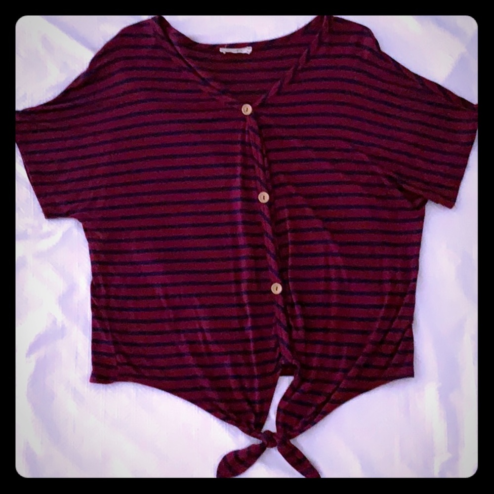 Ladies/juniors striped top w/buttons